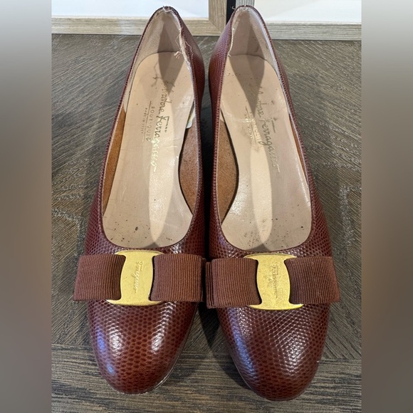 Salvatore Ferragamo low heel pump. Size 7C. Brown. - Picture 1 of 6